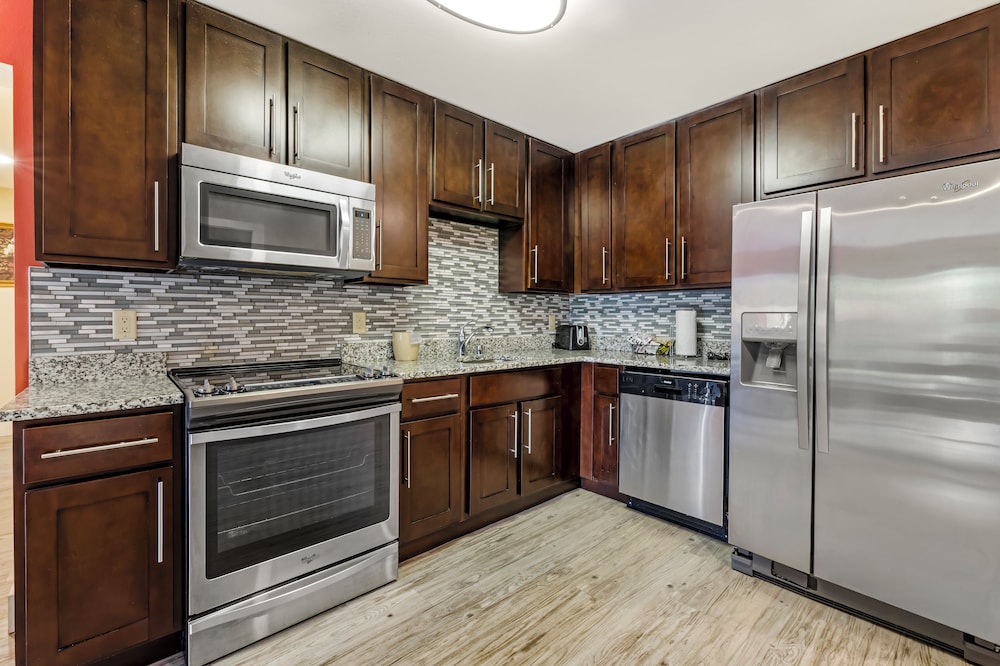 Apartment, 2 Bedrooms, Kitchen - Pool View