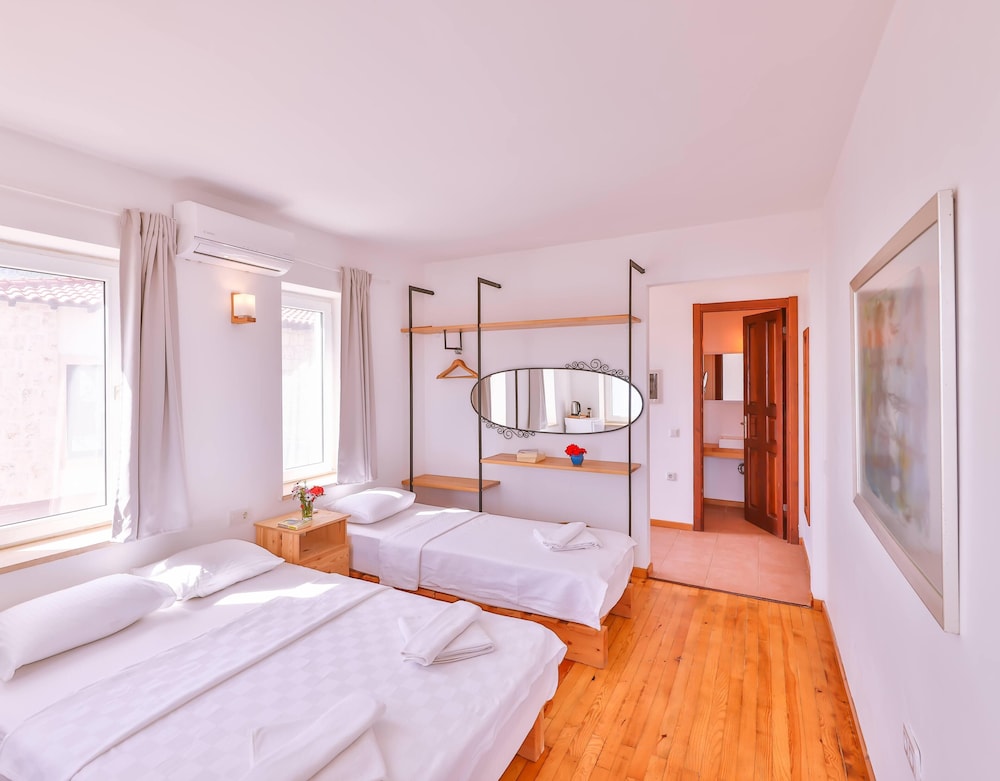 Triple Room - Photo 3