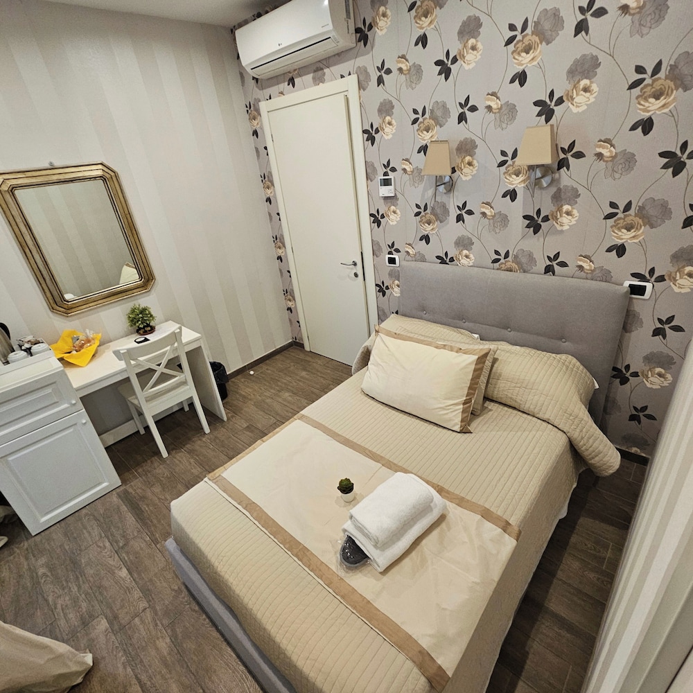 Single Room, 1 Large Twin Bed, Non Smoking photo 1