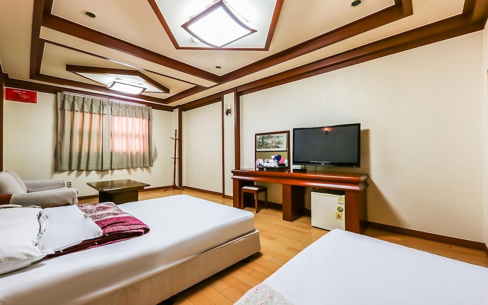 Room (Twin) - Photo 4