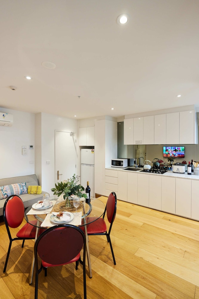 Penthouse Apartment - Photo 8