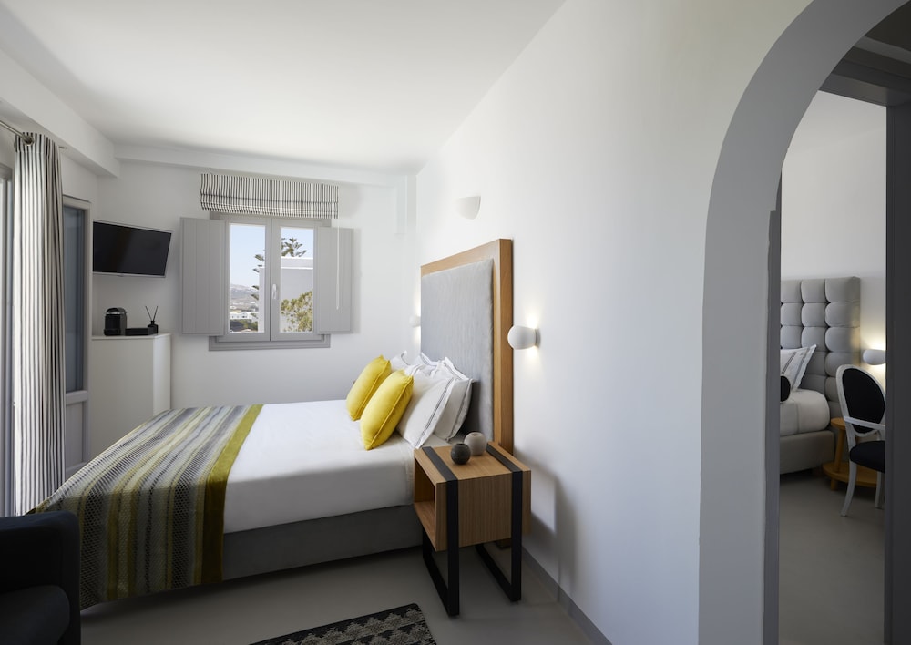 Royal Kalisti Two Bedroom Suite with Private Jacuzzi and Sea View | Top Floor - Photo 21