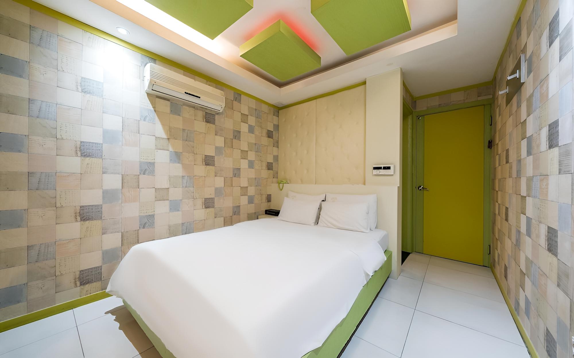 Room (Standard (OTT)) - Photo 1