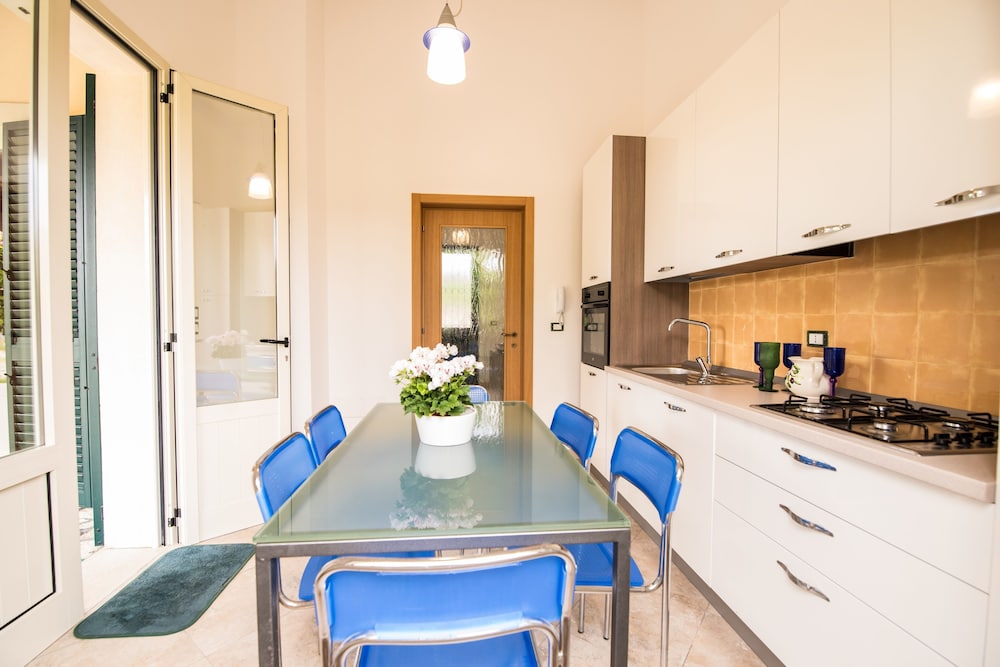 Apartment, 2 Bedrooms, Ground Floor photo 2