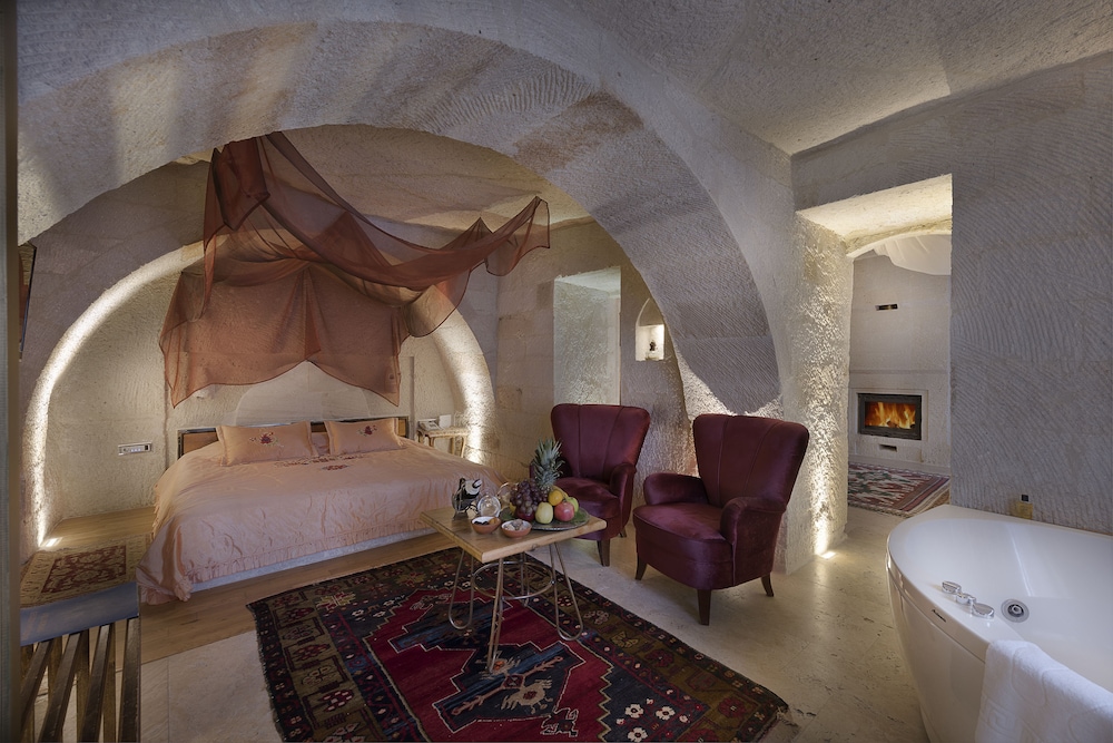 King Suite - Photo 2