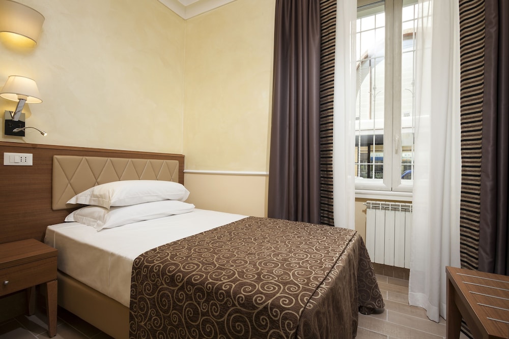 Single Room, Annex Building (Via Carlo Cattaneo, 26) photo 1