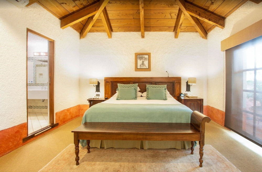 Standard Room, 1 King Bed, Jetted Tub (All rooms are different) photo 3