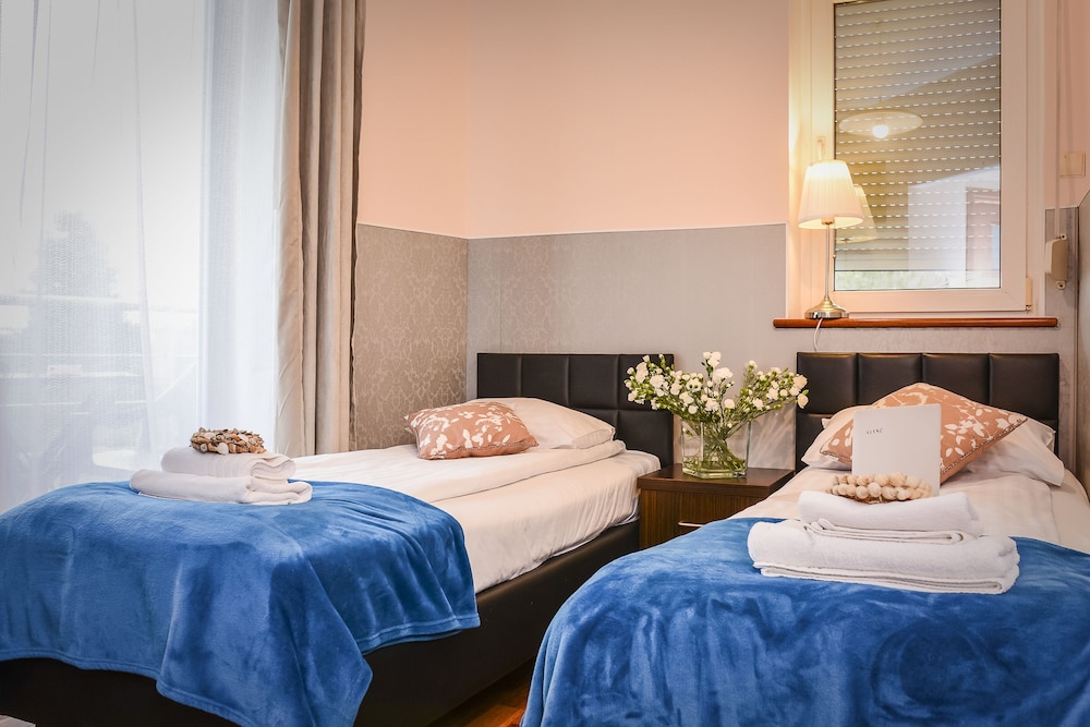 Basic Double or Twin Room photo 2