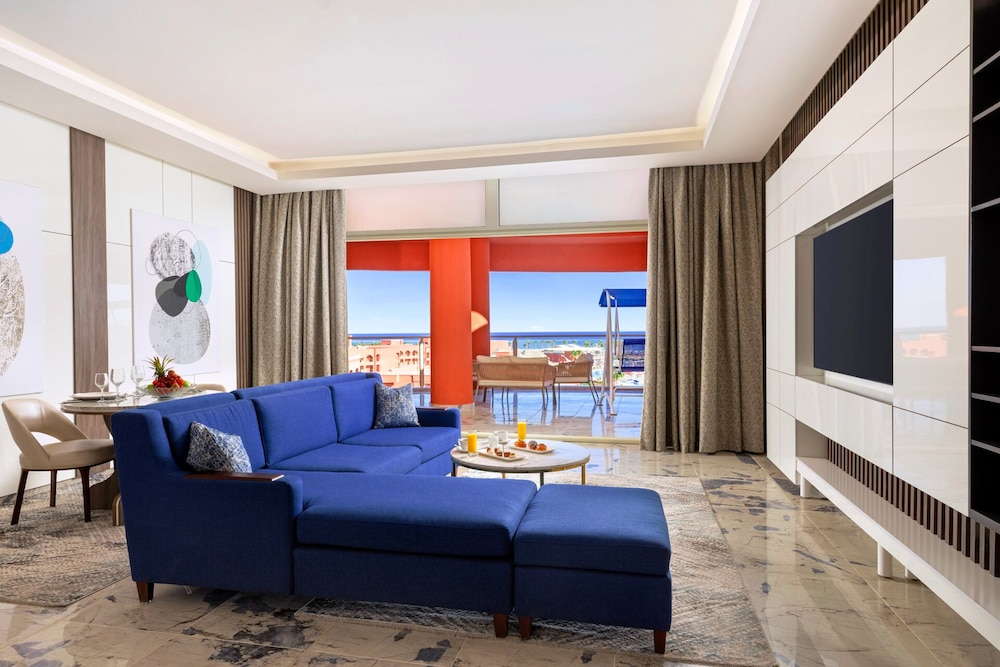 Executive Suite, Pool View photo 1