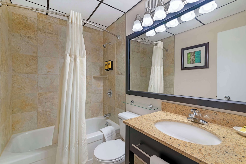 Suite, 1 Queen Bed, Non Smoking, Jetted Tub - Photo 6