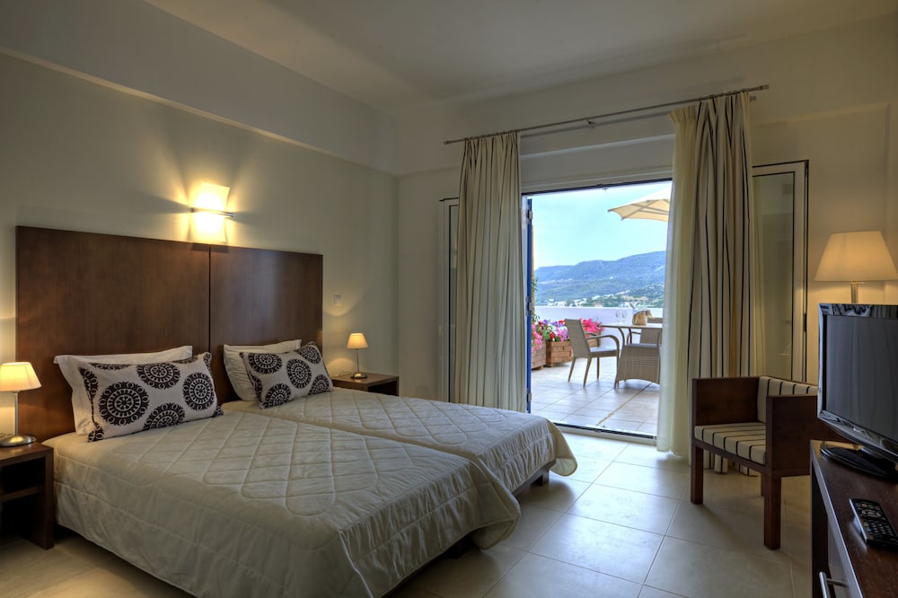 Triple Room, Sea View - Photo 6