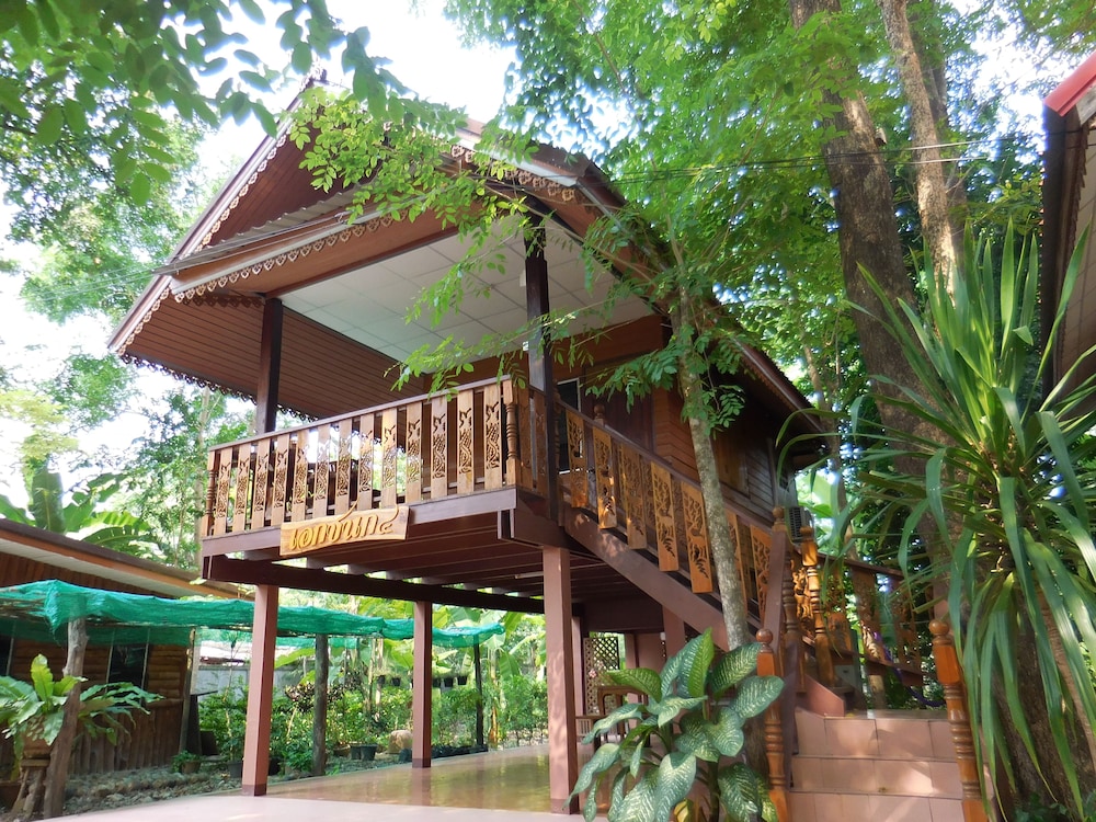 Deluxe Bungalow photo 3