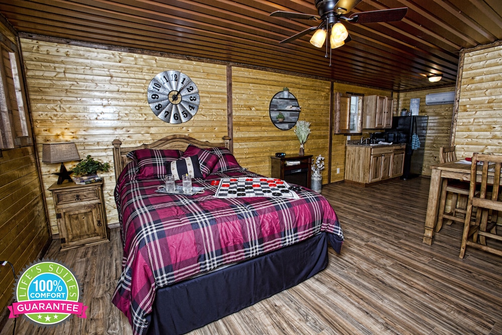 Classic Suite, 1 Queen Bed photo 1