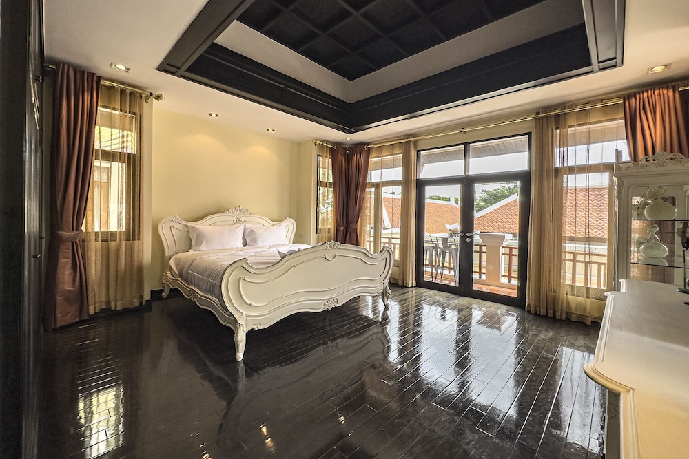 Executive Villa photo 1