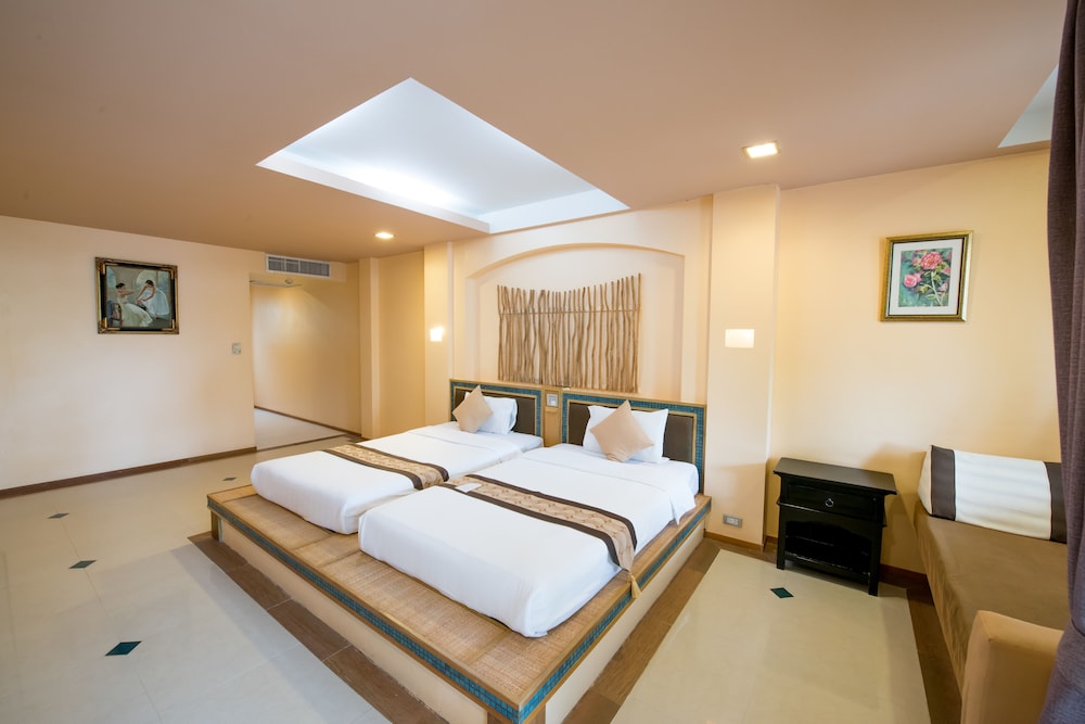 Deluxe Double or Twin Room, Pool View - Photo 4