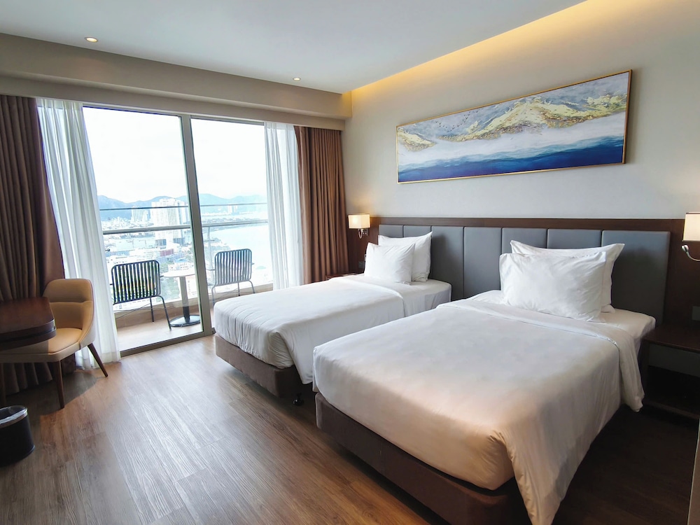 Deluxe Twin Room, Balcony - Photo 4