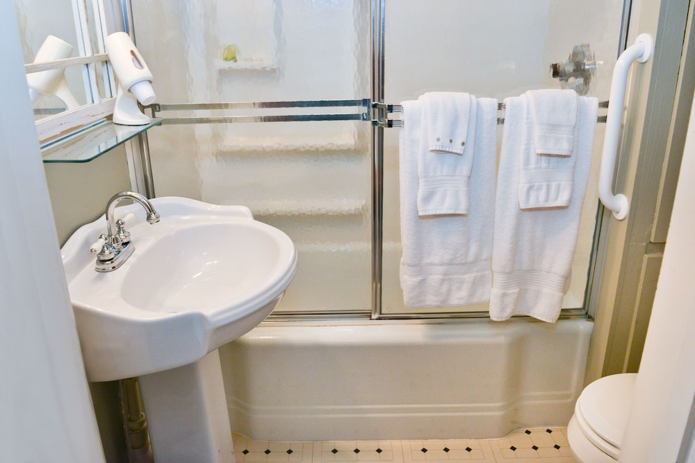 Superior Double Room, Ensuite (Pyrenees) photo 2