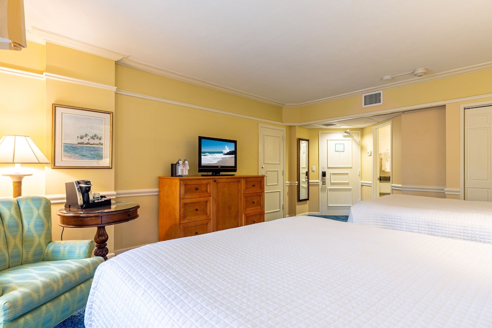 Standard Room, 2 Queen Beds, Balcony - Photo 9