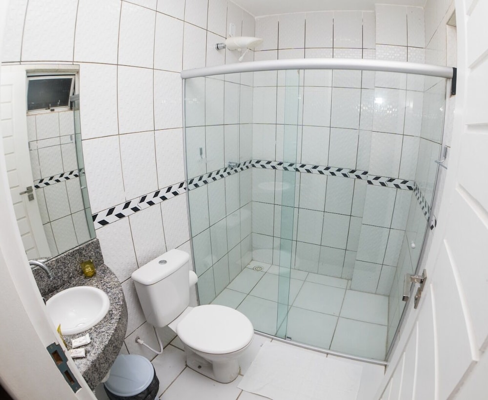 Standard Triple Single Room - No Window - Photo 2