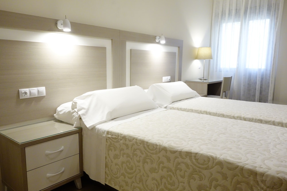 Standard Double Room - Photo 3