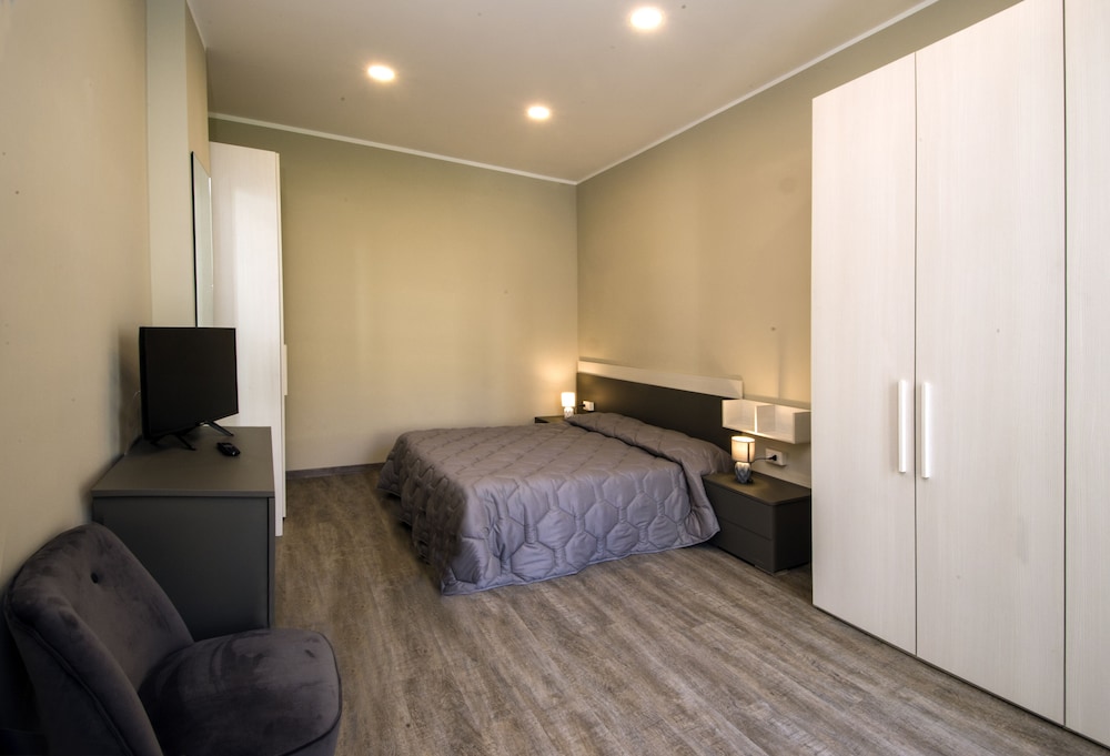 Traditional Suite - Photo 2