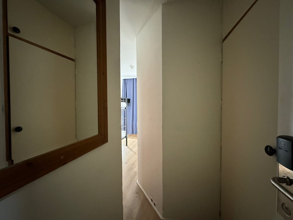 Economy Twin Room photo 3
