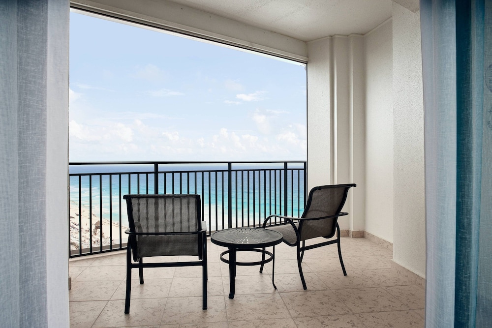 Deluxe Room, 1 King Bed, Ocean View (Balcony)