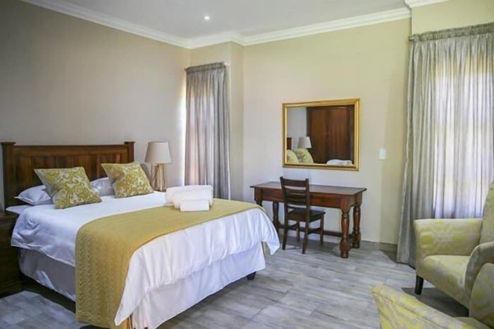 Superior Room, 1 Queen Bed photo 1