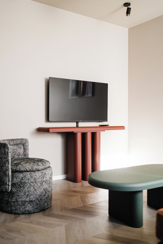 Suite - Photo 12