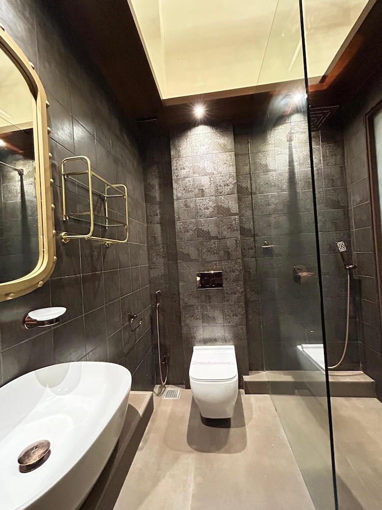 Jr. Suite Room - Photo 8