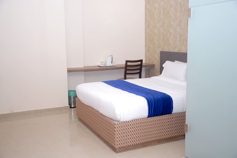 Deluxe Room - Photo 22
