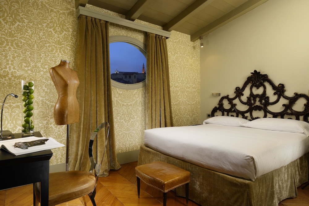 Deluxe Double or Twin Room (Premium Signoria View)