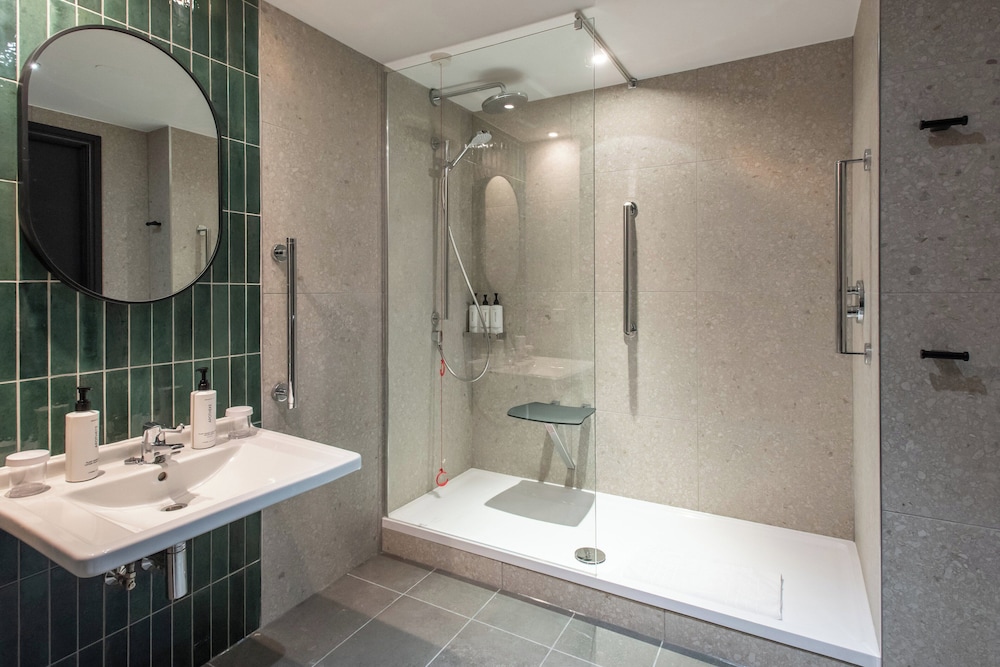 Standard Room, 1 Double Bed, Accessible (Standalone Shower) - Photo 7
