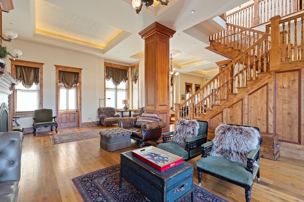 Luxury House photo 1