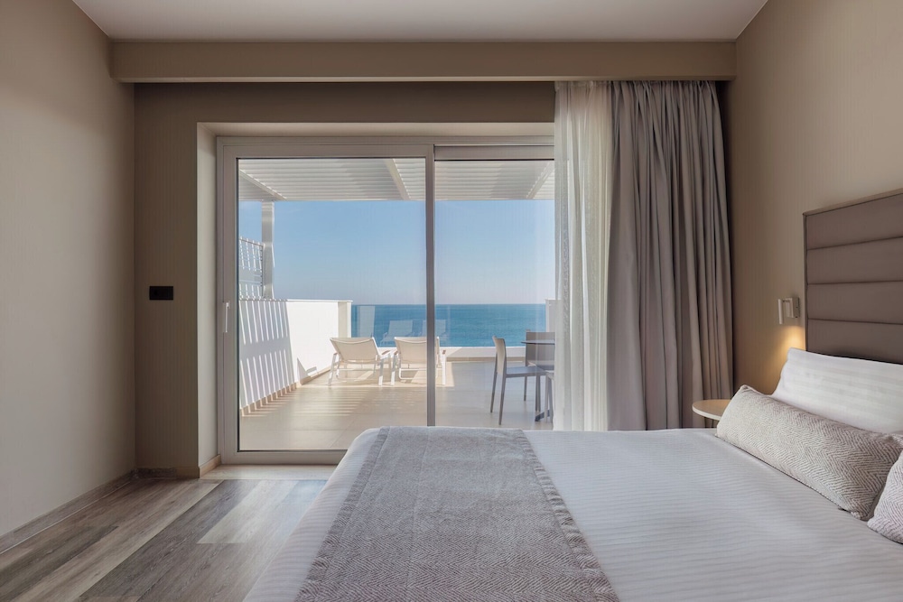 Junior Suite with Panoramic Sea View