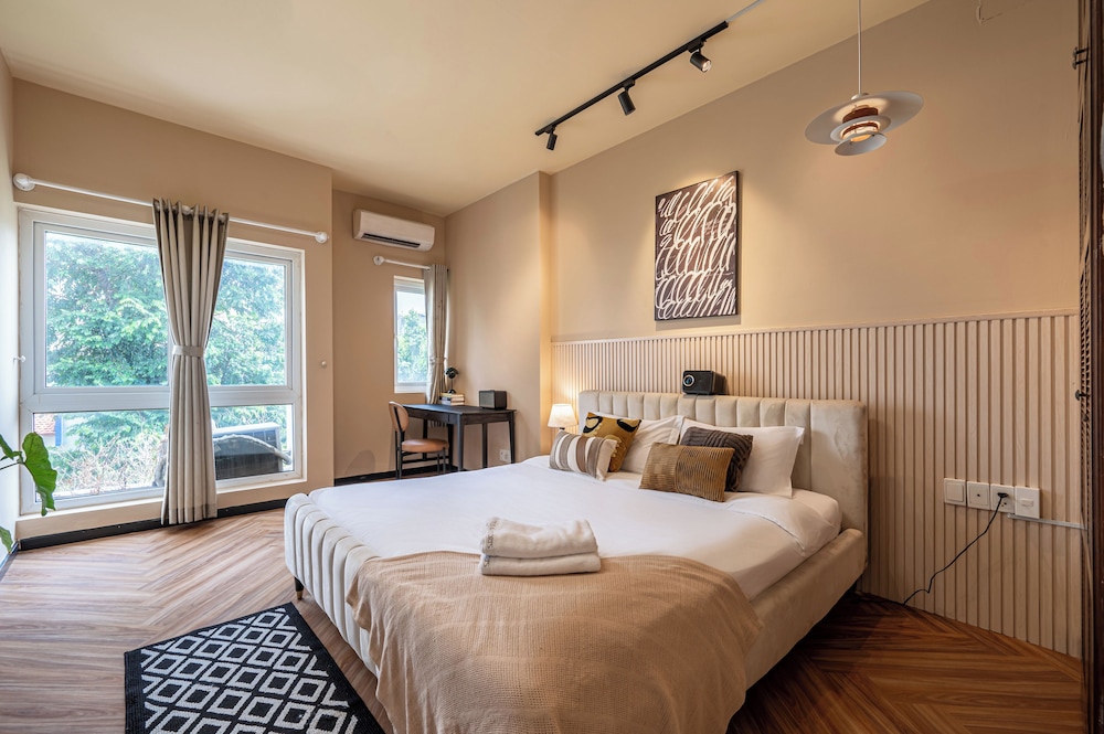 Deluxe Suite, City View
