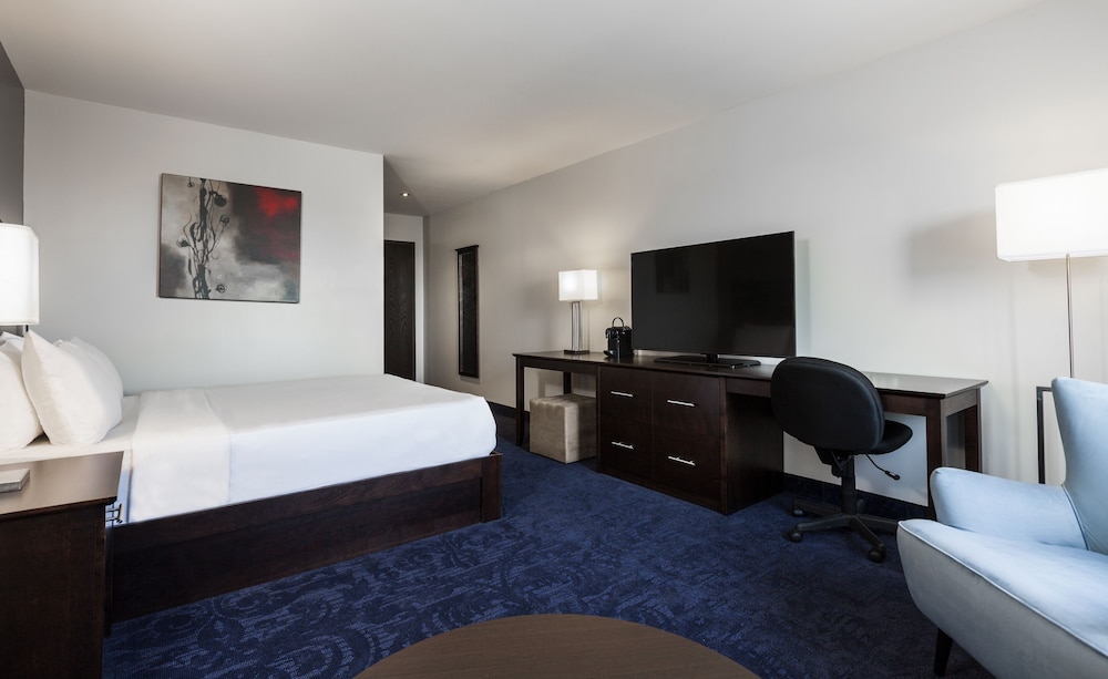 Standard Room, 1 Queen Bed photo 3