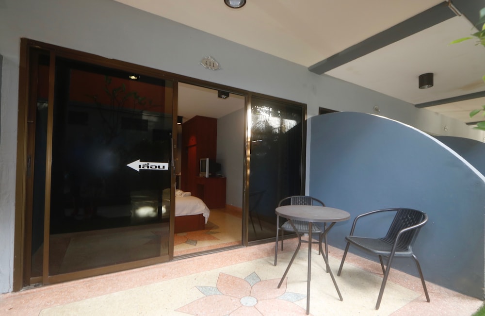 Economy Double Room, 1 King Bed, Terrace, Ground Floor photo 2