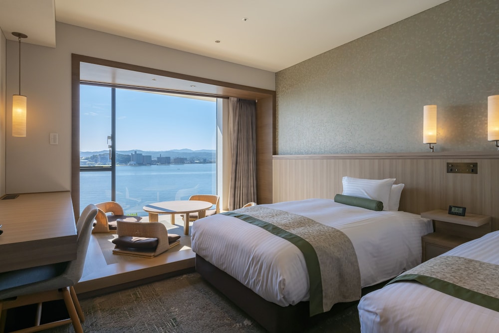 Deluxe Japanese Western Style Room, Lake View, Non Smoking (New Main Building) photo 1