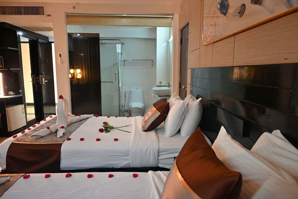 Boss Suites Nana Hotel — photo 111