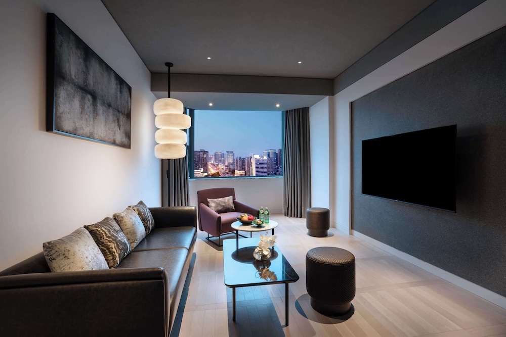 Executive Suite - Photo 6
