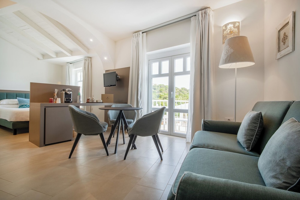 Junior Triple Room, 1 Bedroom, Balcony, Sea View - Photo 3