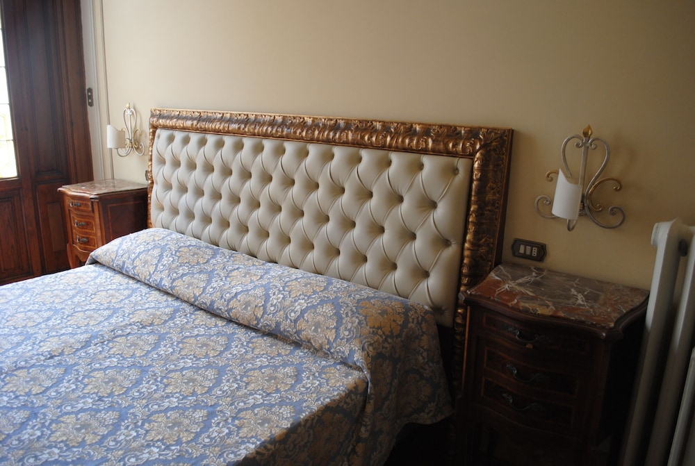 Deluxe Room, 2 Bedrooms, Balcony, Partial Sea View photo 2