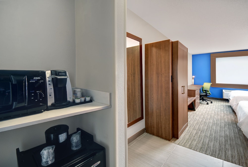 Standard Room, 2 Queen Beds - Photo 3
