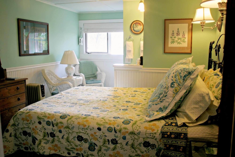 Chickadee Room