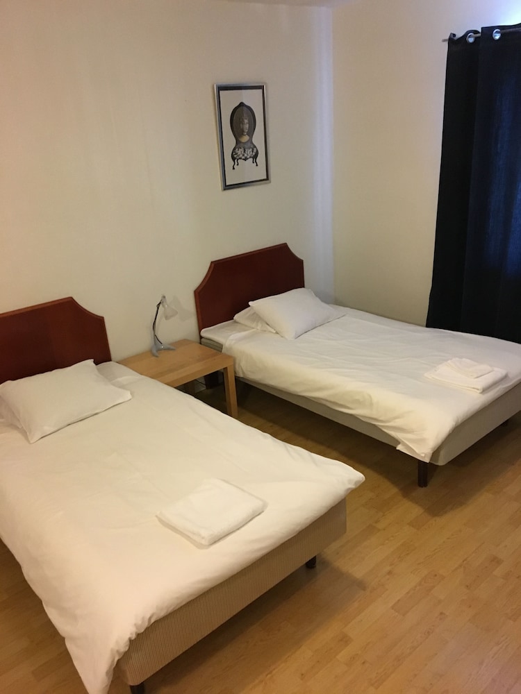 Economy Double Room, Shared Bathroom photo 3