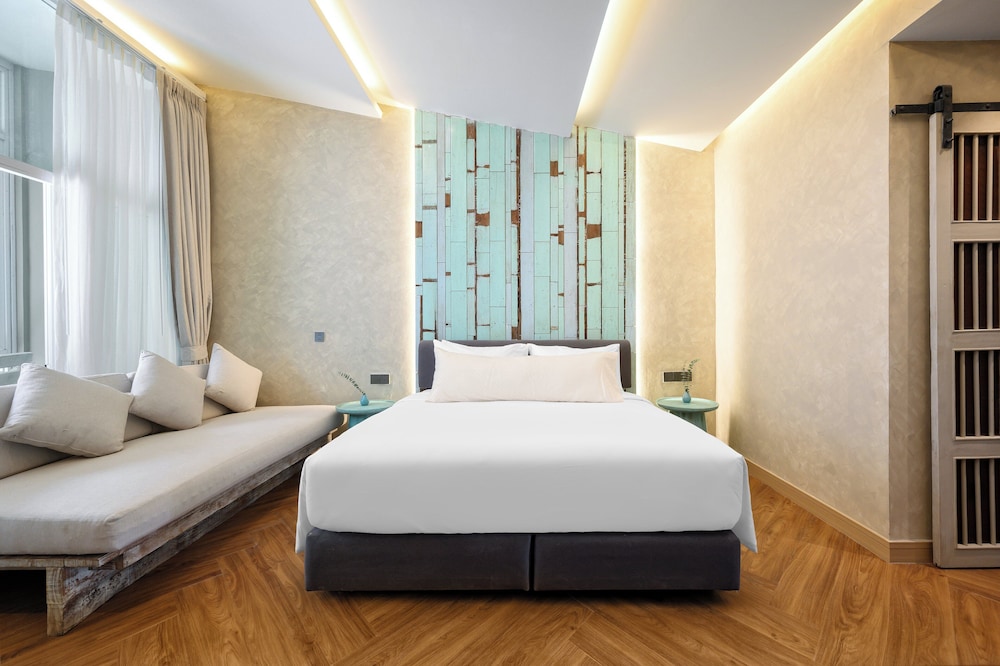 Premier Loft thumbnail 6