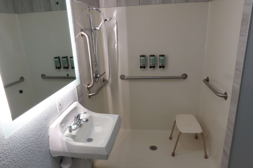 Standard Room, 1 King Bed, Accessible, Refrigerator & Microwave (Walk-in Shower) - Photo 2