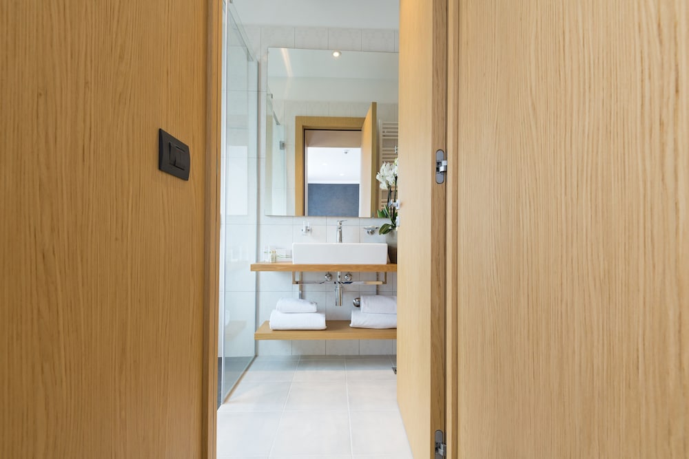 Executive Double Room, Balcony, City View - Photo 6