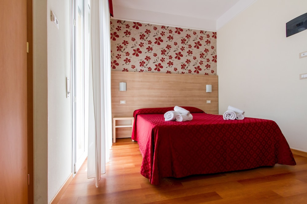 Double or Twin Room - Photo 10
